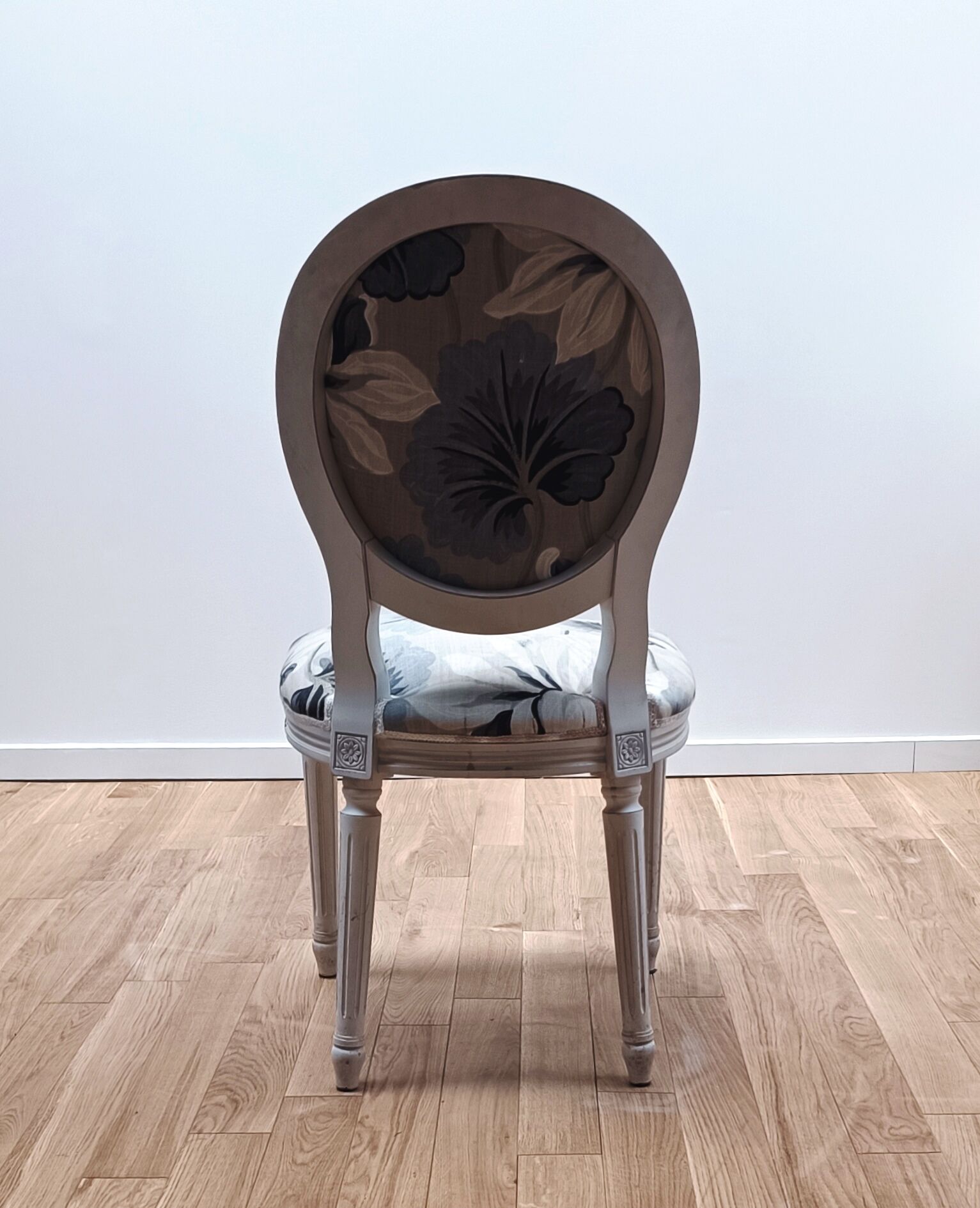 Paire de chaise médaillon par Moda Italia