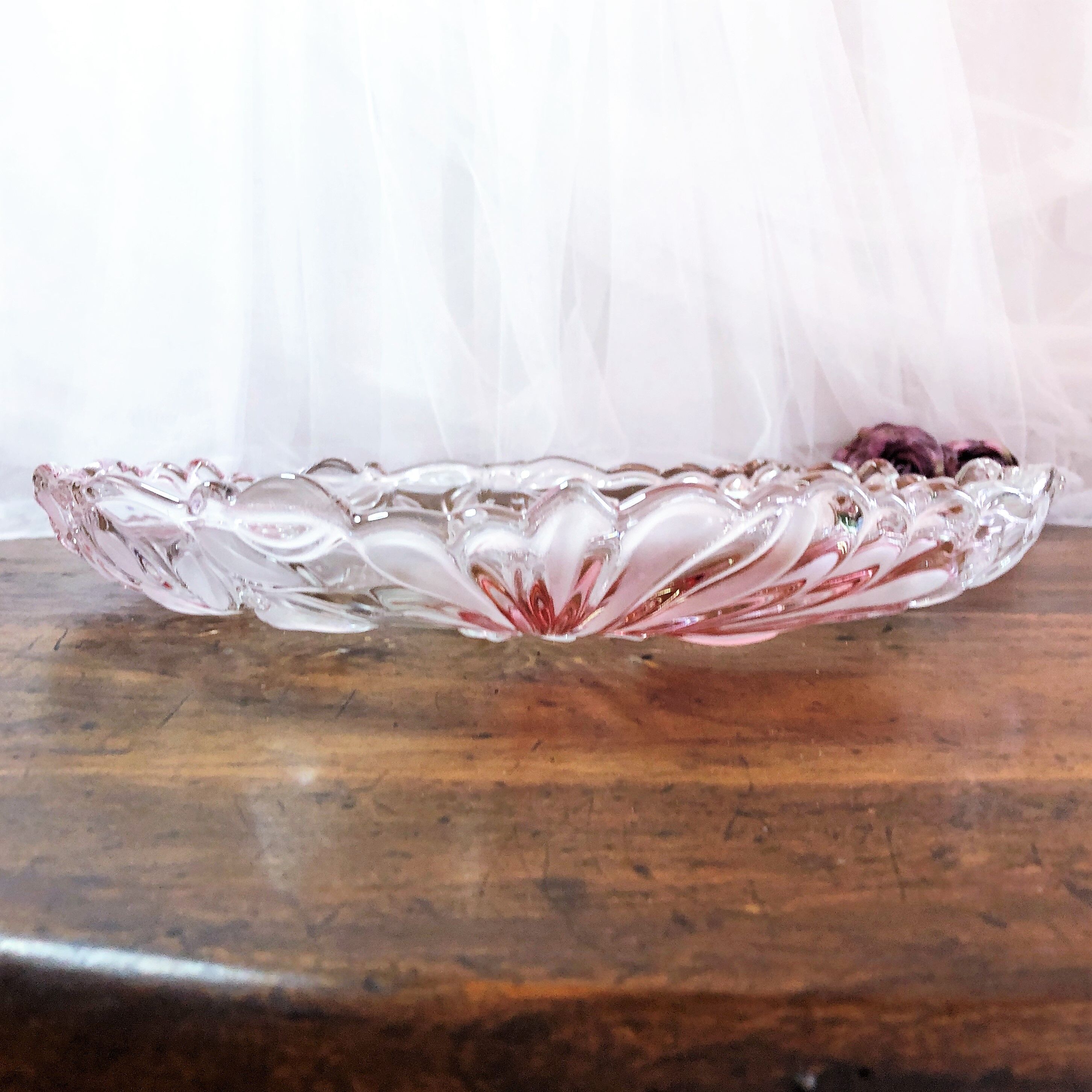 Cake dish serving pie peacock décor