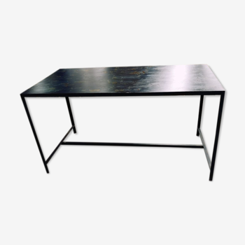 Table in metal