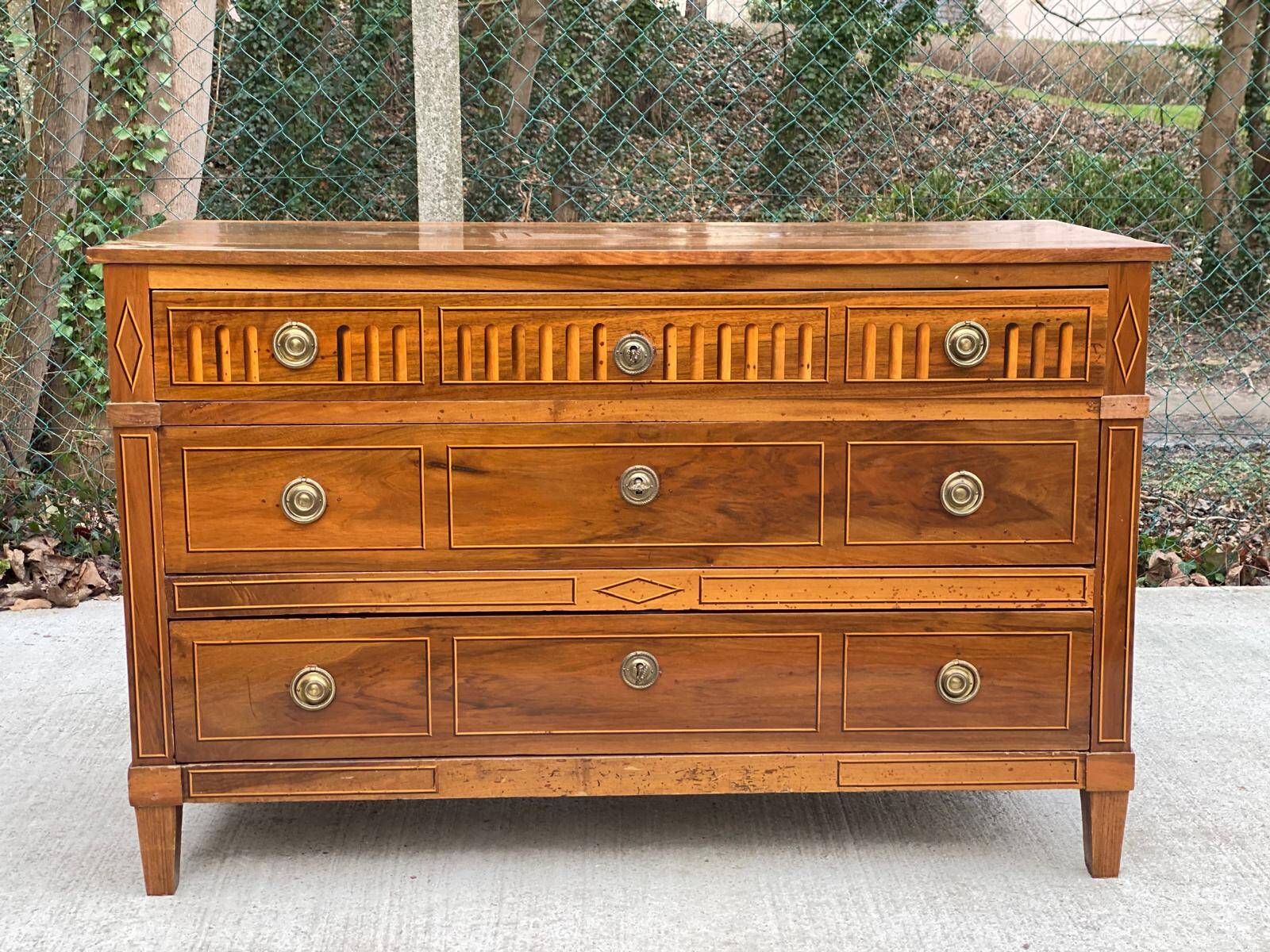 Commode noyer marqueterie brillant époque XVIII ème