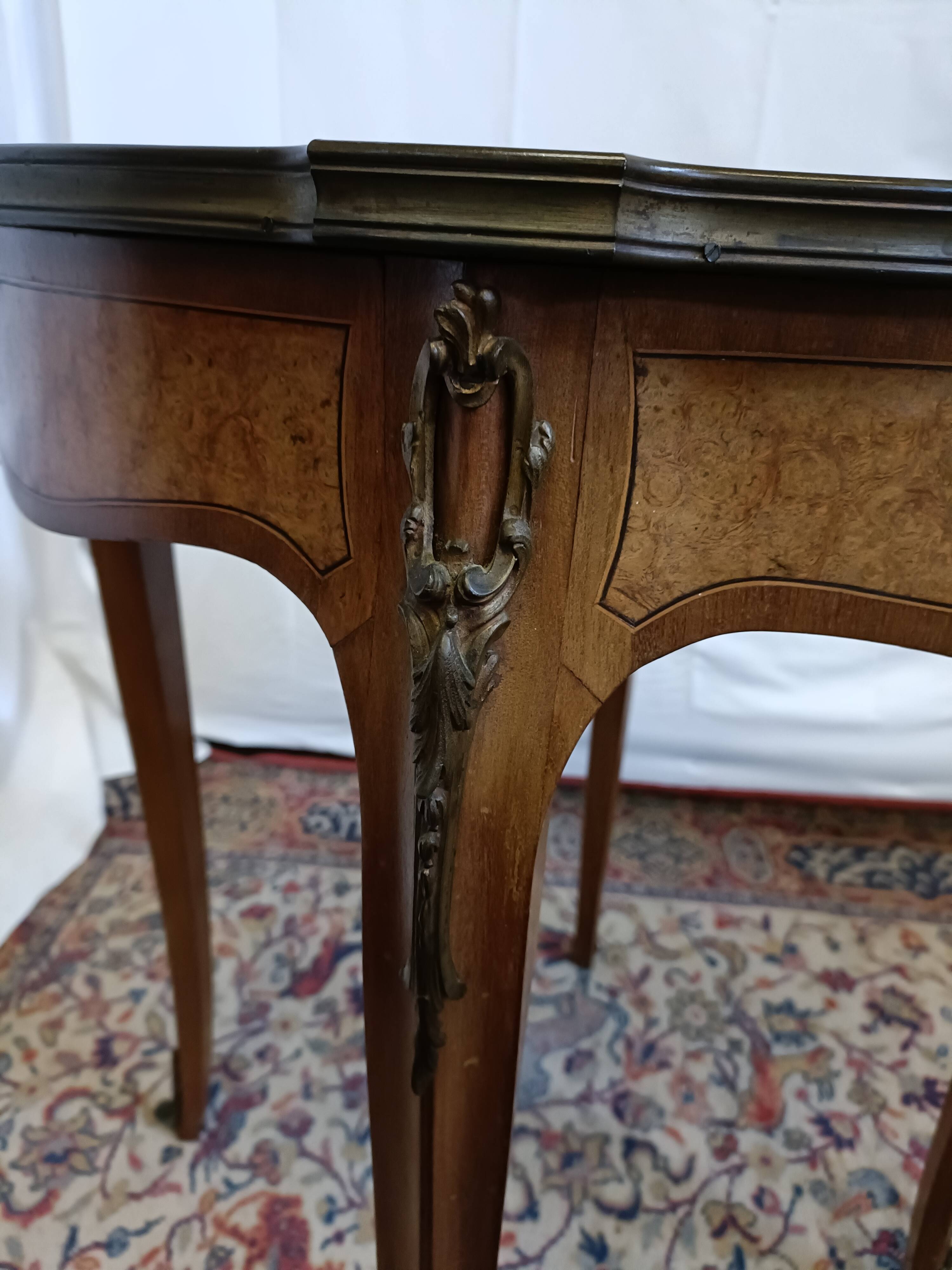 Table guéridon bois marqueté style louis xv