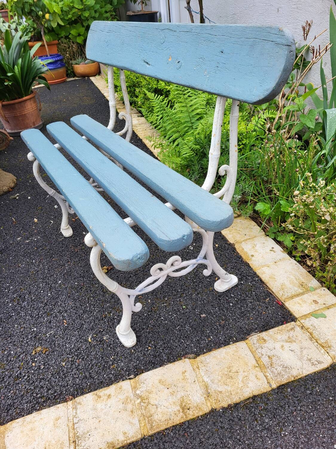 2-seater cast iron garden bench from the 19th century