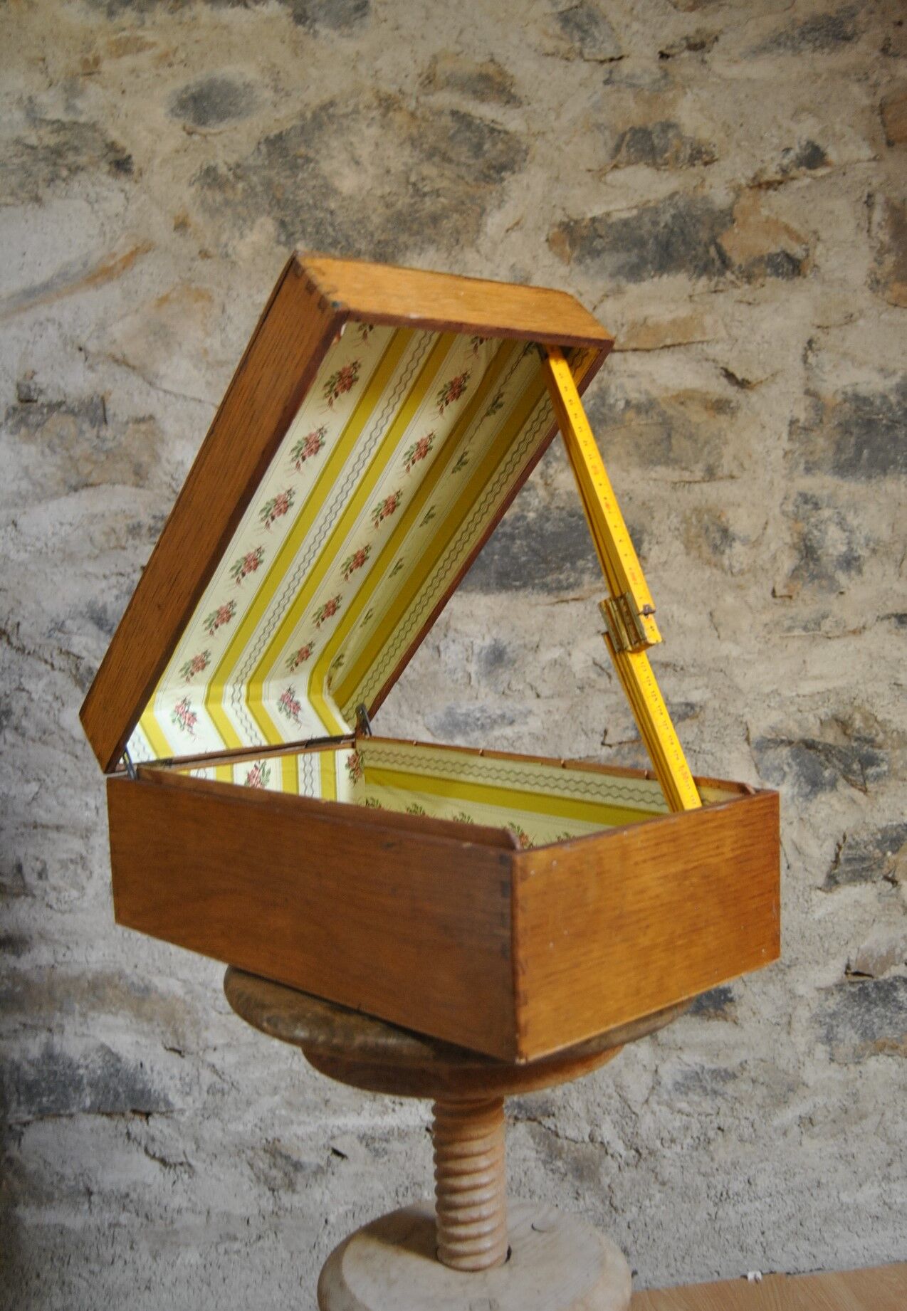 Vintage lined interior wooden long box