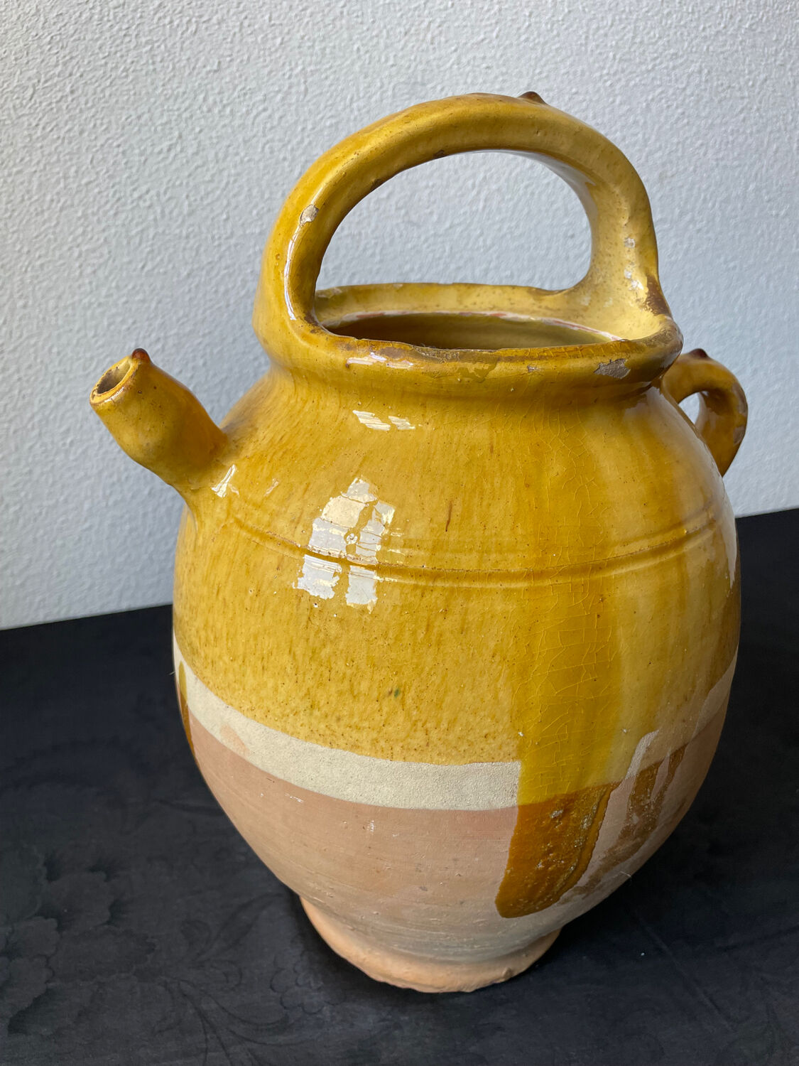 Cruche gargoulette chevrette en terre cuite vernissé jaune