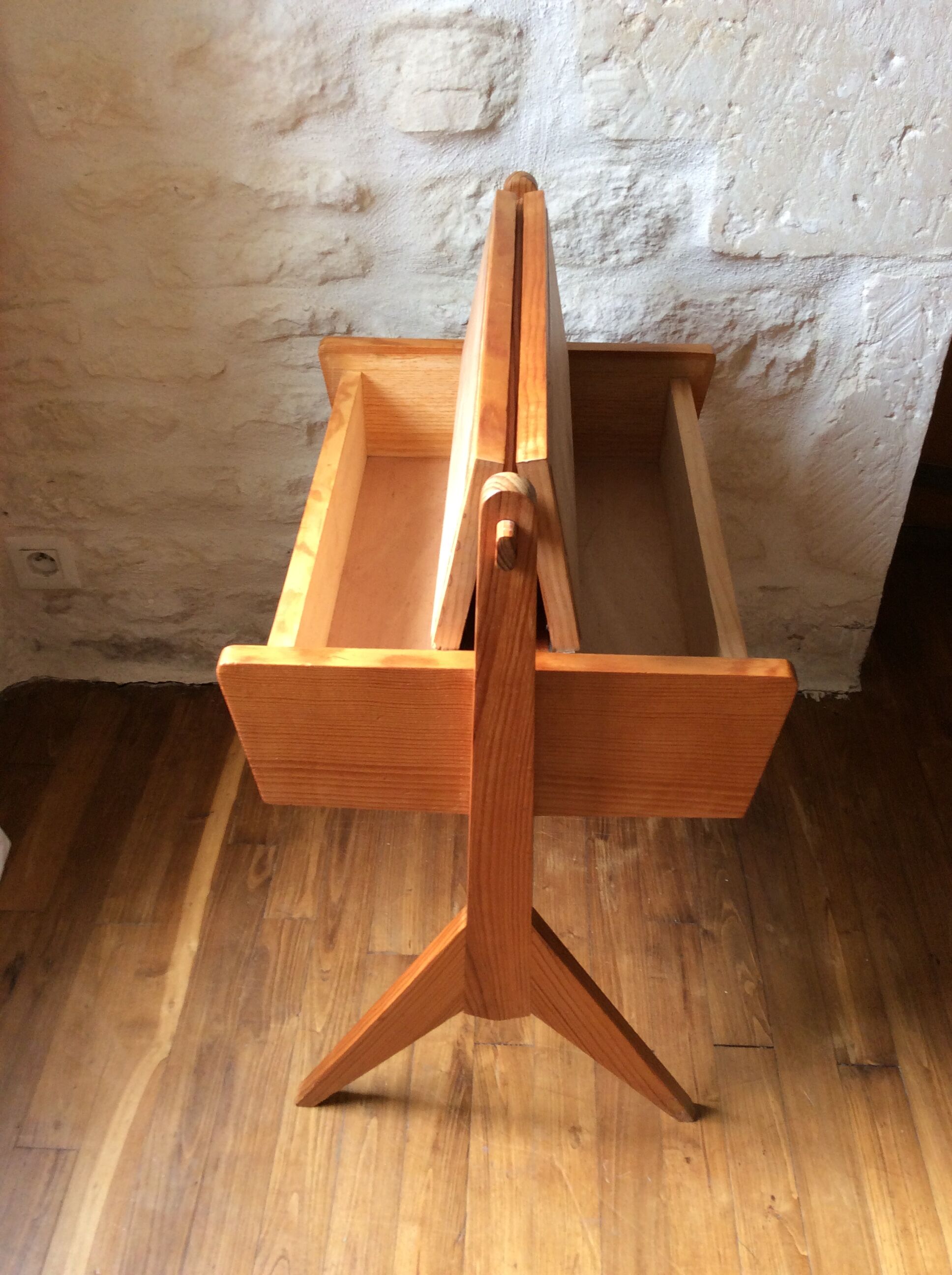 Vintage sewing basket 70