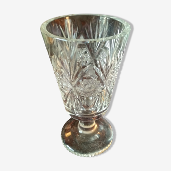 Vase en verre cristal taillé sur pied