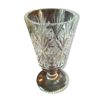 Vase en verre cristal taillé sur pied