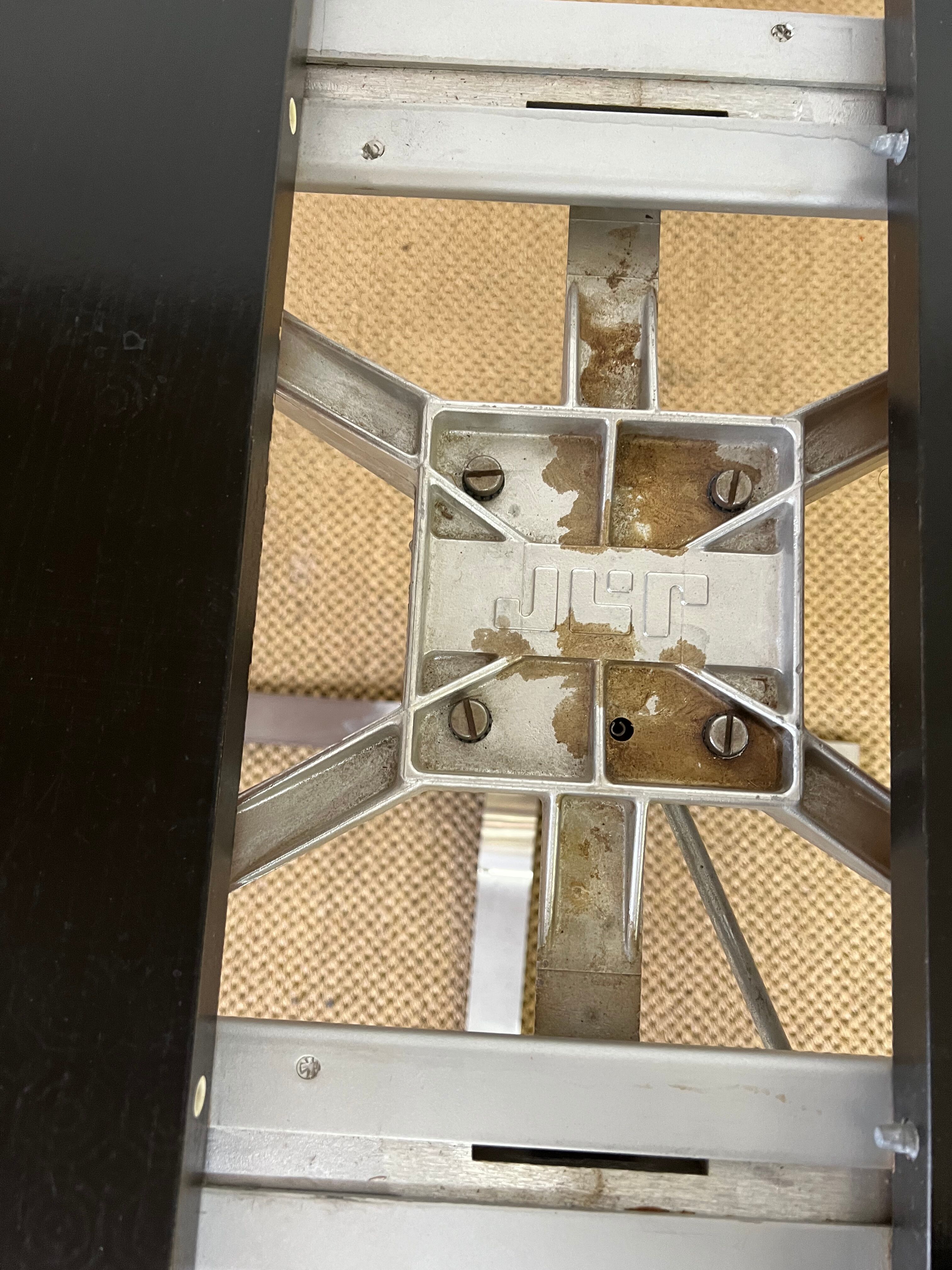 Round table with extension