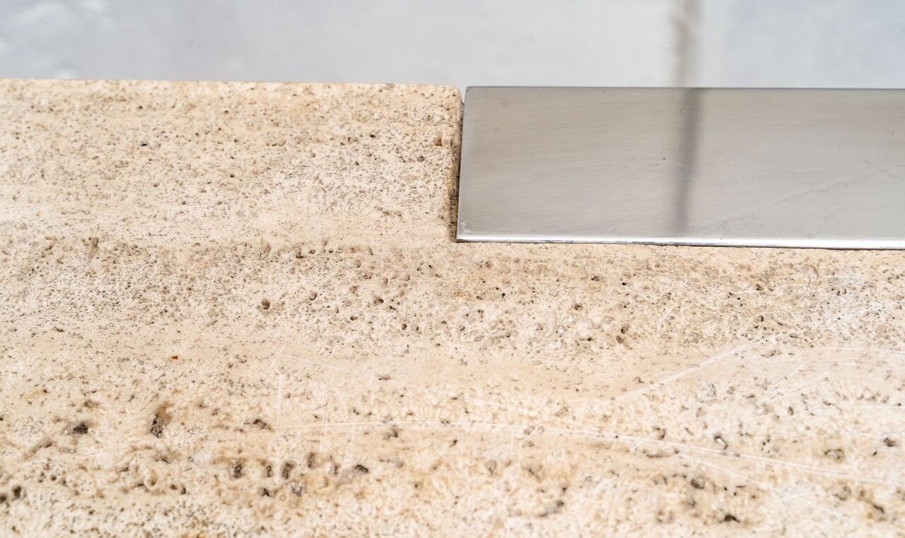 Console en métal chromé et travertin, italie, années 1970