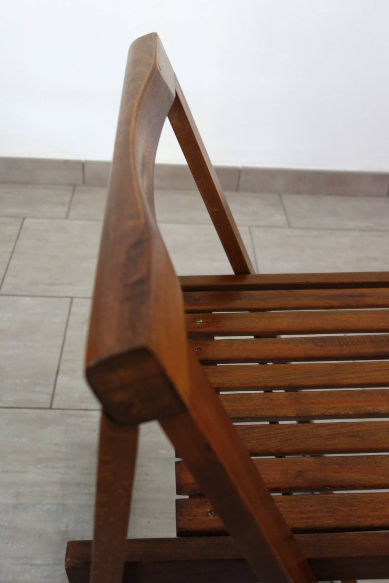 Drop-leaf table and 4 folding chairs, 1960