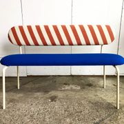 Banc contemporain en tissu