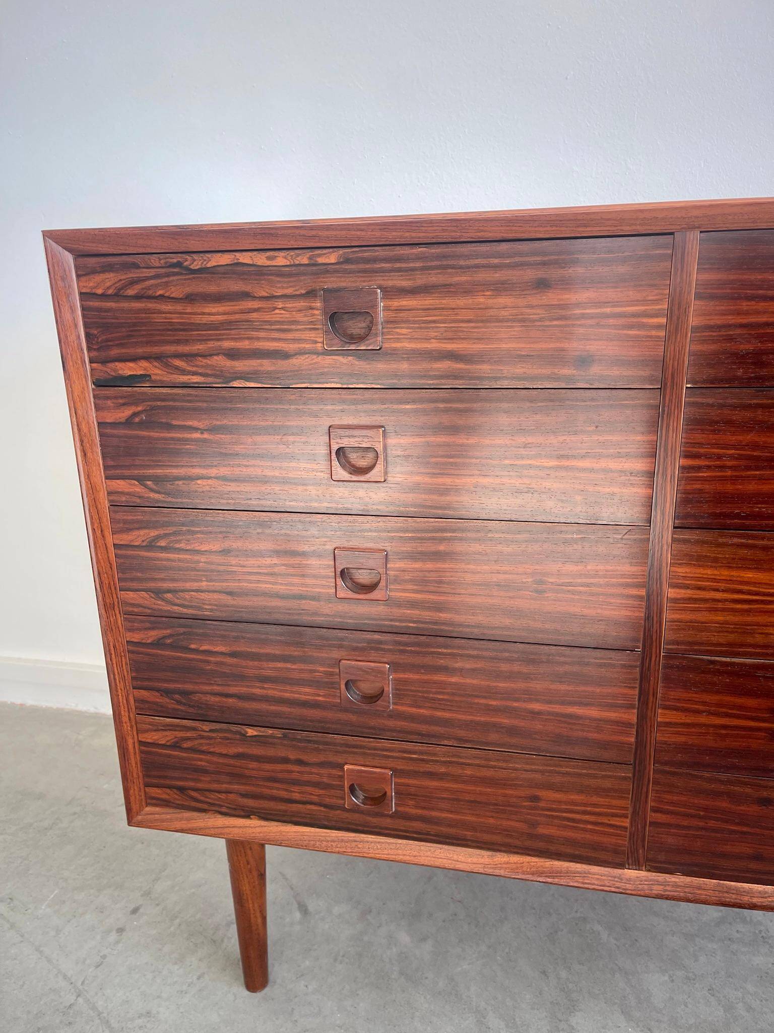 Commode moderne danoise en bois dur avec dix tiroirs