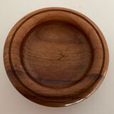 Empty round pocket of double-shack teak