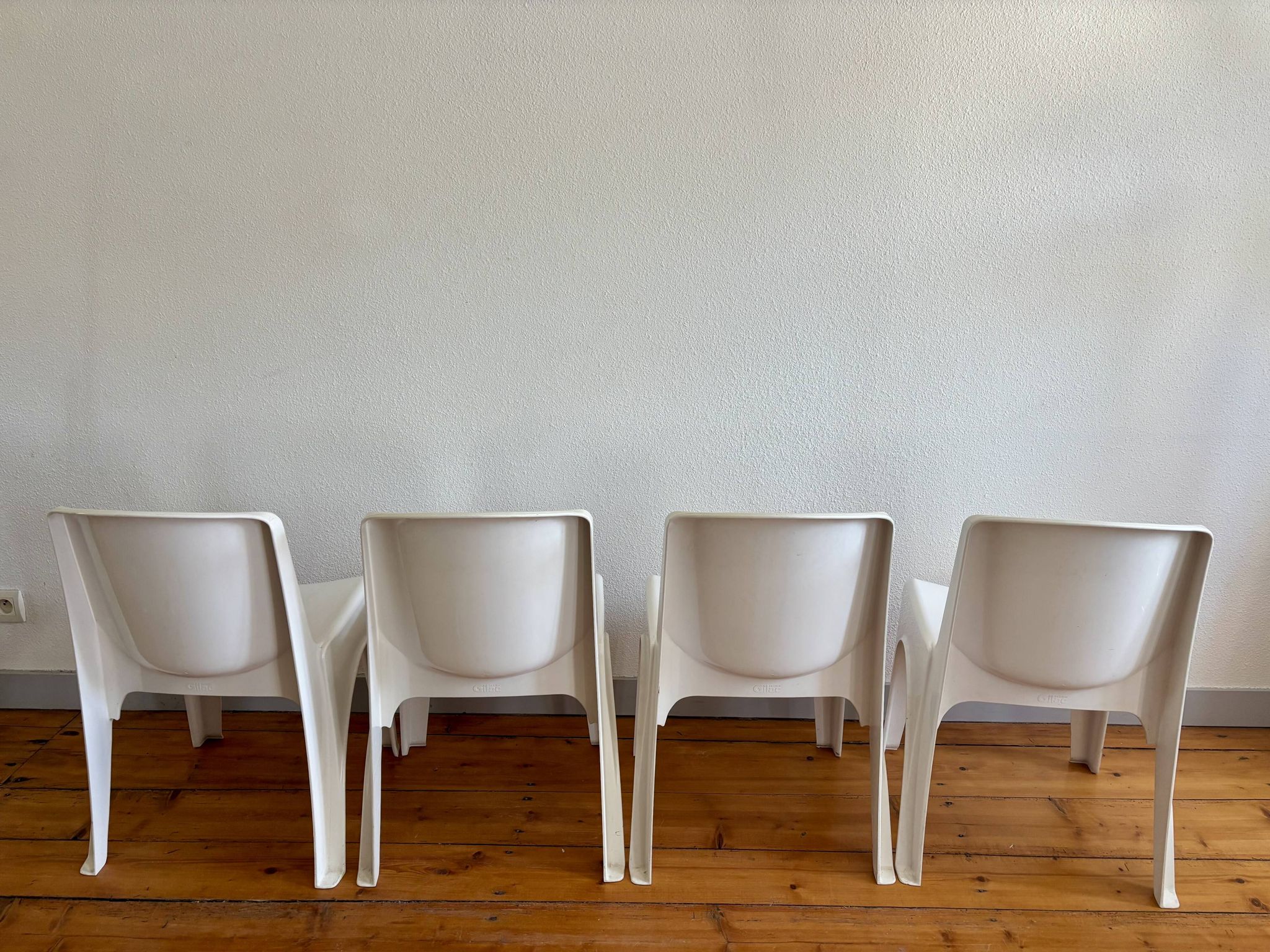 Set of 4 Gilac chairs from 1970.