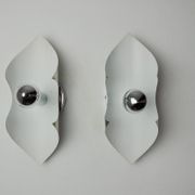 Pair of "folio" wall lights, space age, chromed metal, Italy, 1970