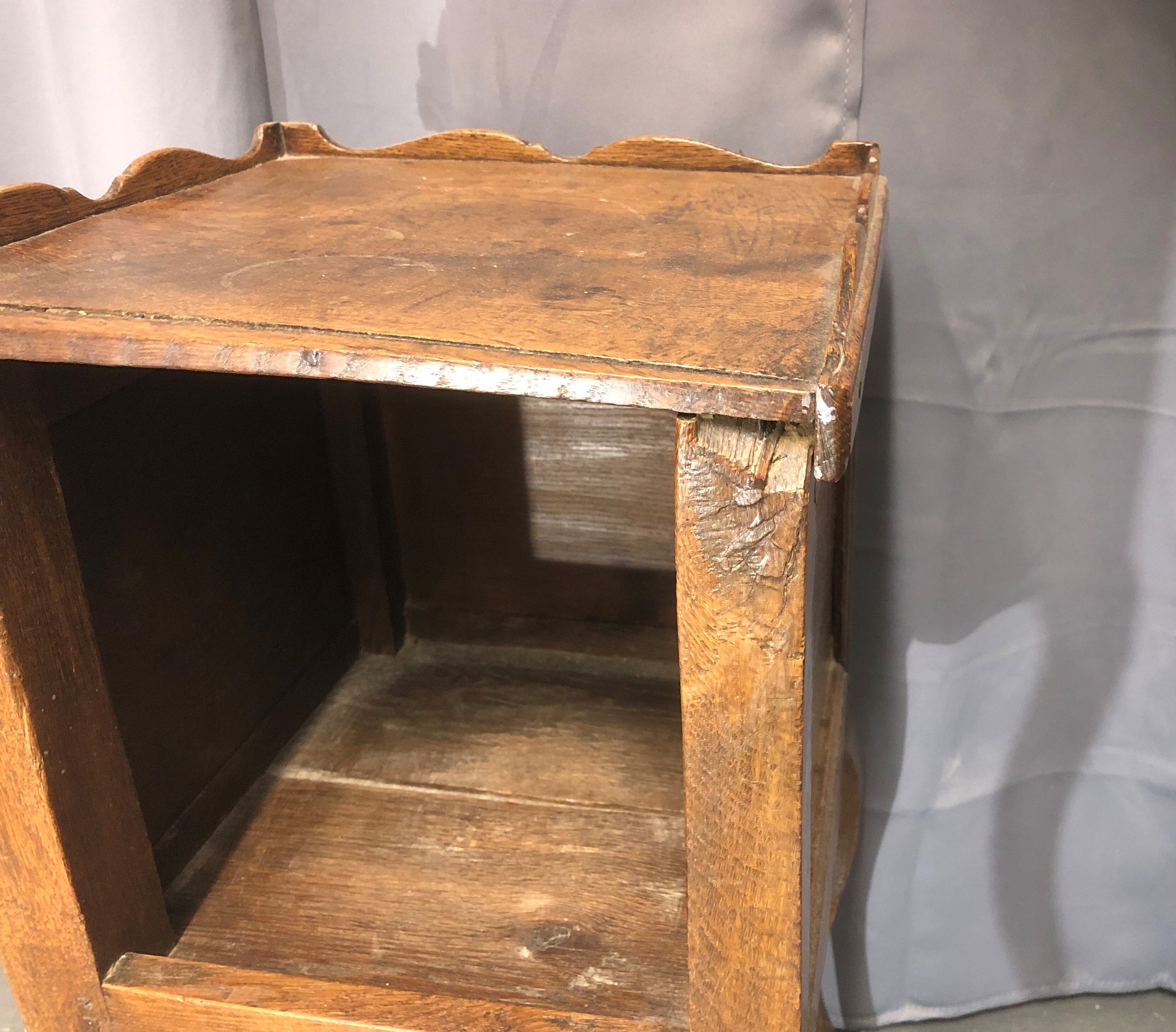 Side cabinet in oak period LOUIS XV 18 eme Country furniture Fifth wheel Table