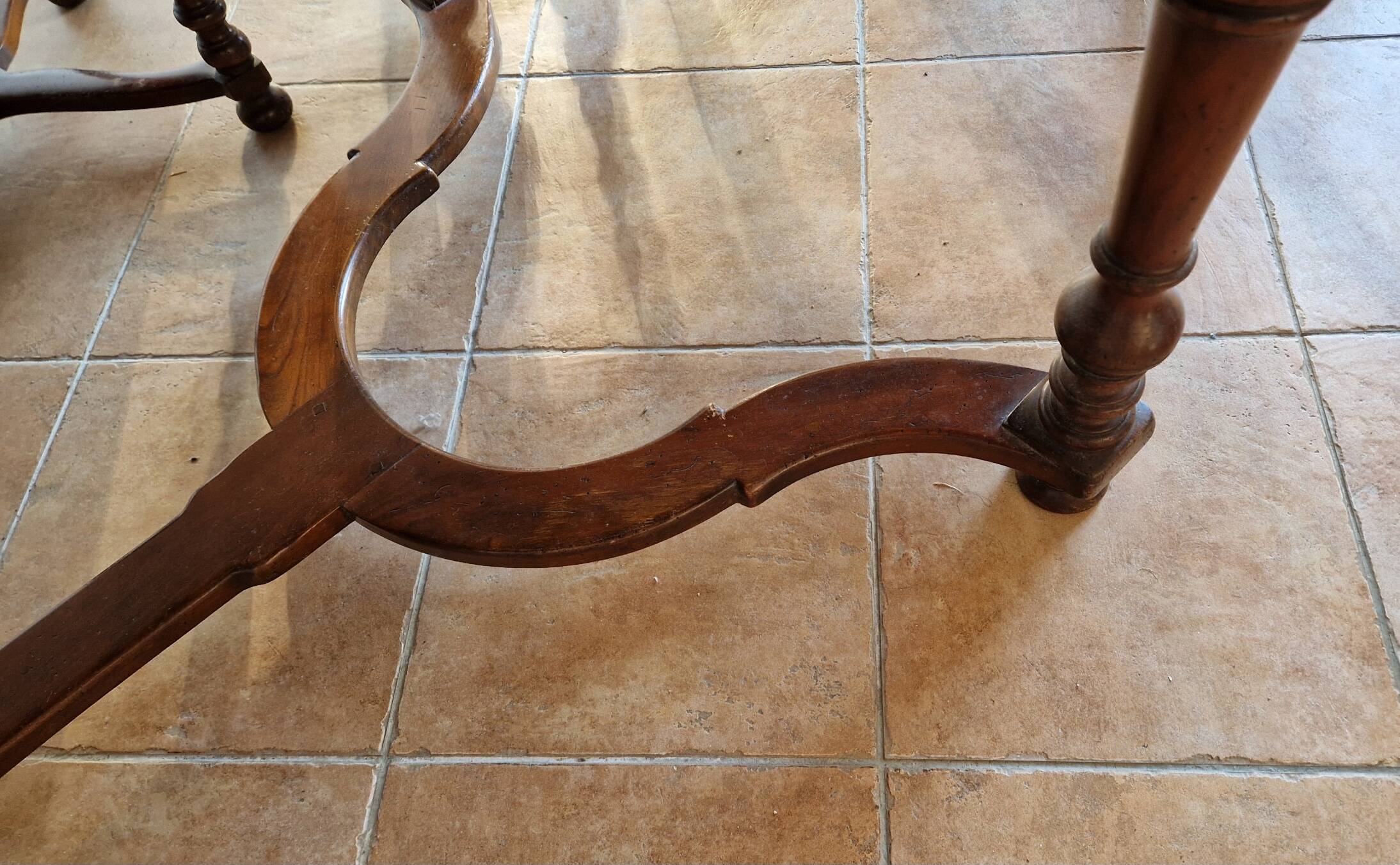 Marquetry wooden dining table with its 6 chairs.