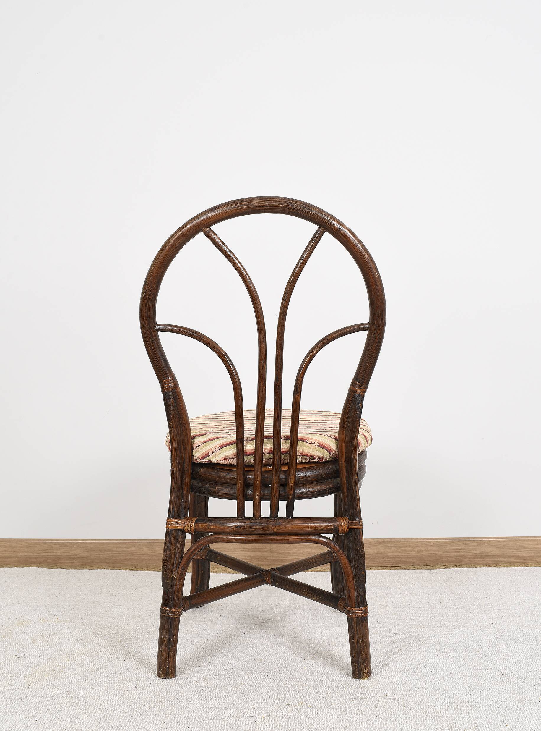 Set of 4 turned wicker chairs, vintage.