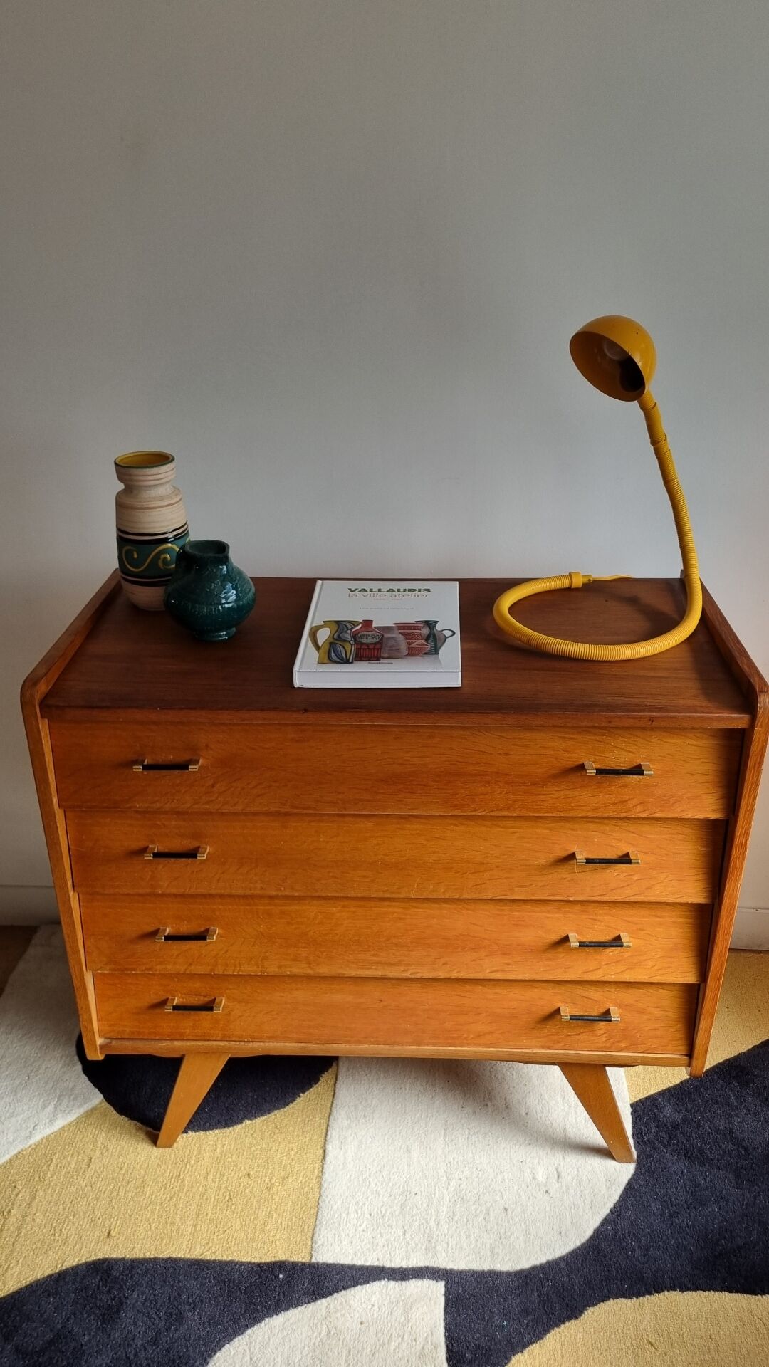 Vintage commode with tapered legs