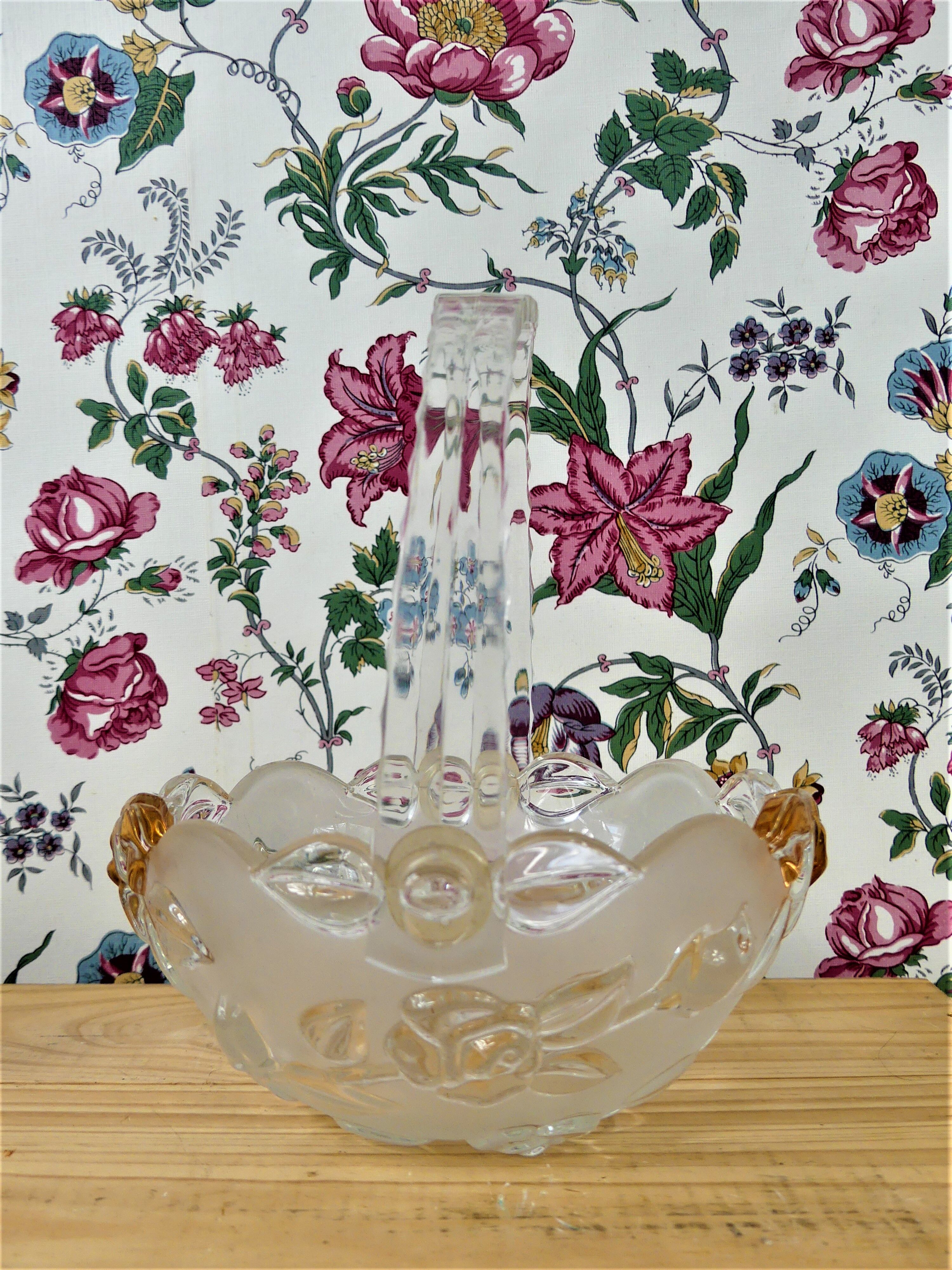 Decorative Basket in molded glass - Vintage glass pocket-empty-pocket