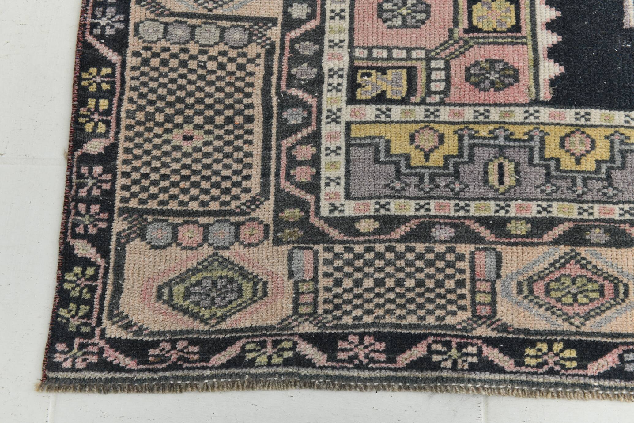 Tapis vintage oriental fait main rose et crème 4x7, 130x225 cm