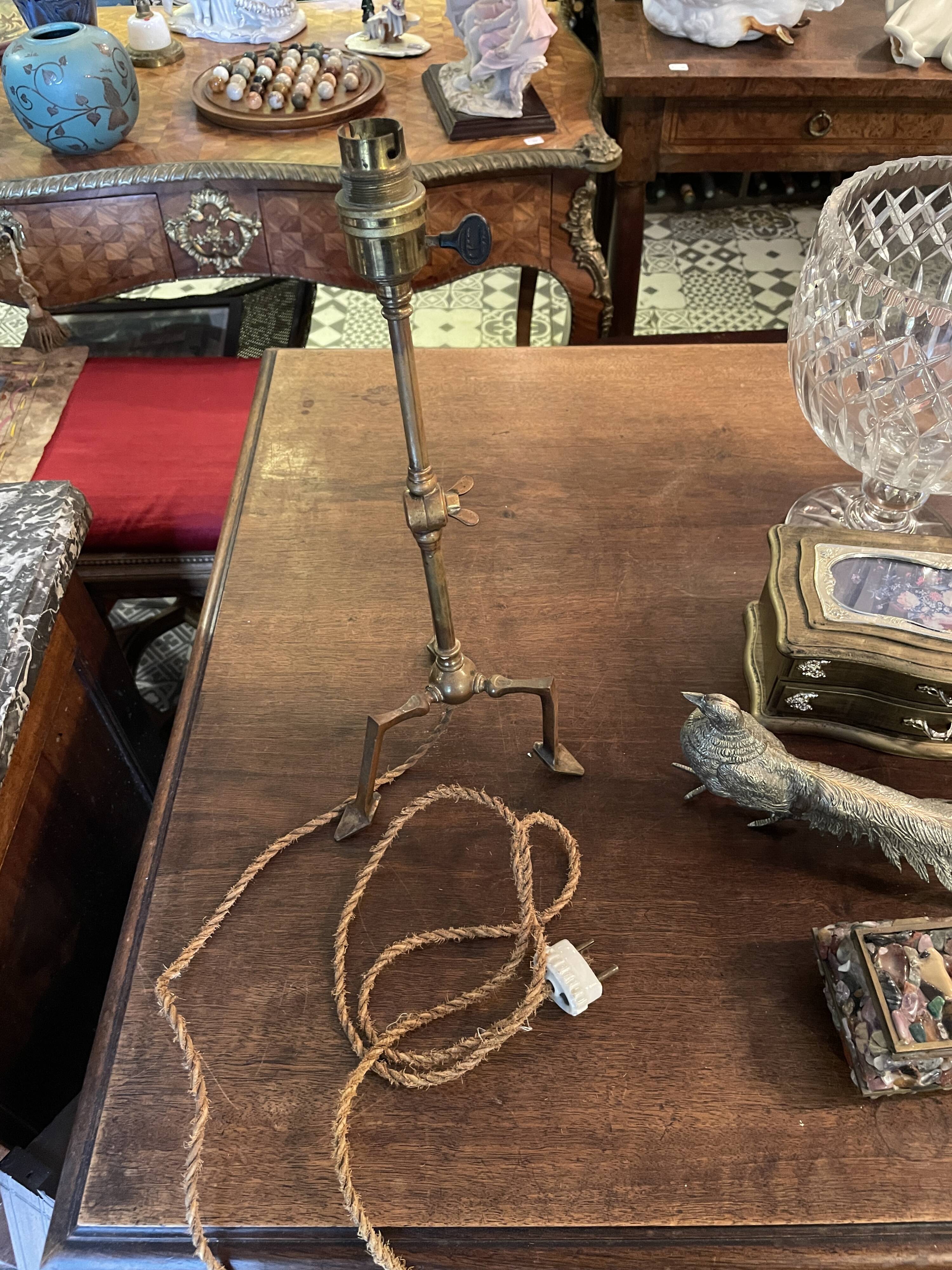 Rare articulated tripod base table lamp in gold-plated brass