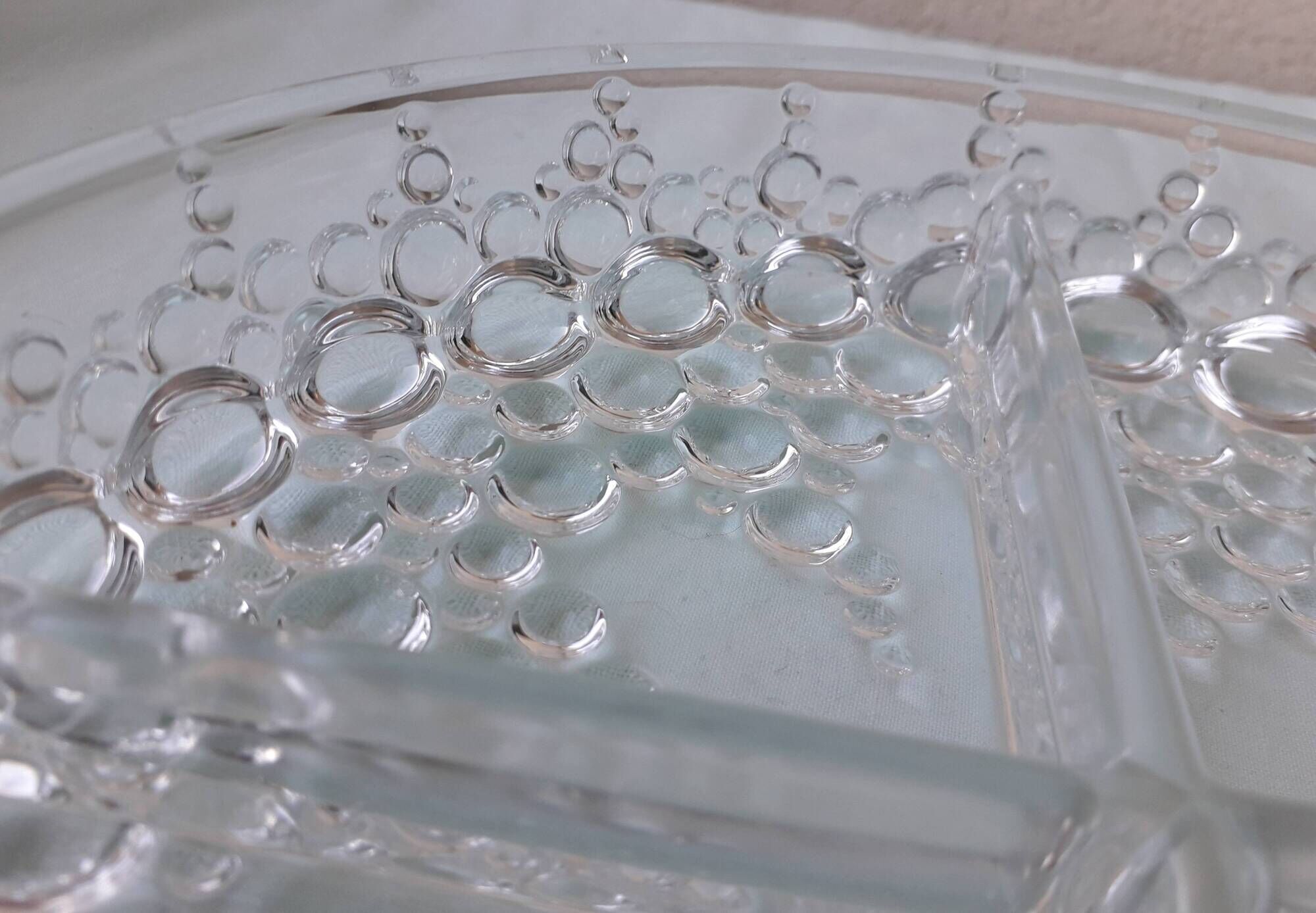 Glass dish with 4 compartments