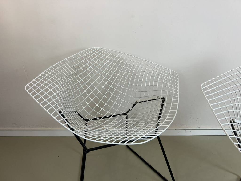 Two Diamond chairs by Harry Bertoia for Knoll mid-century 1970s.