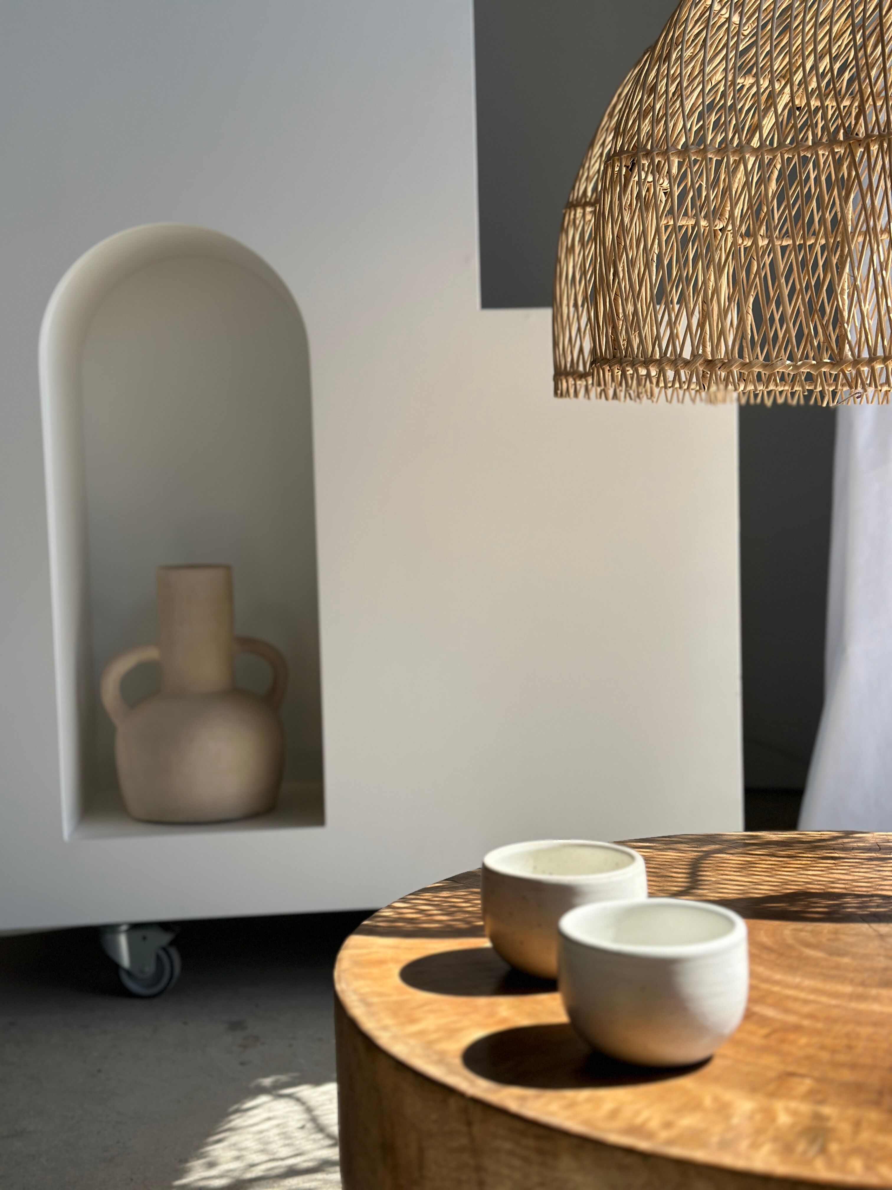 Quadripod coffee table in solid wood monoxyl natural color (dark)