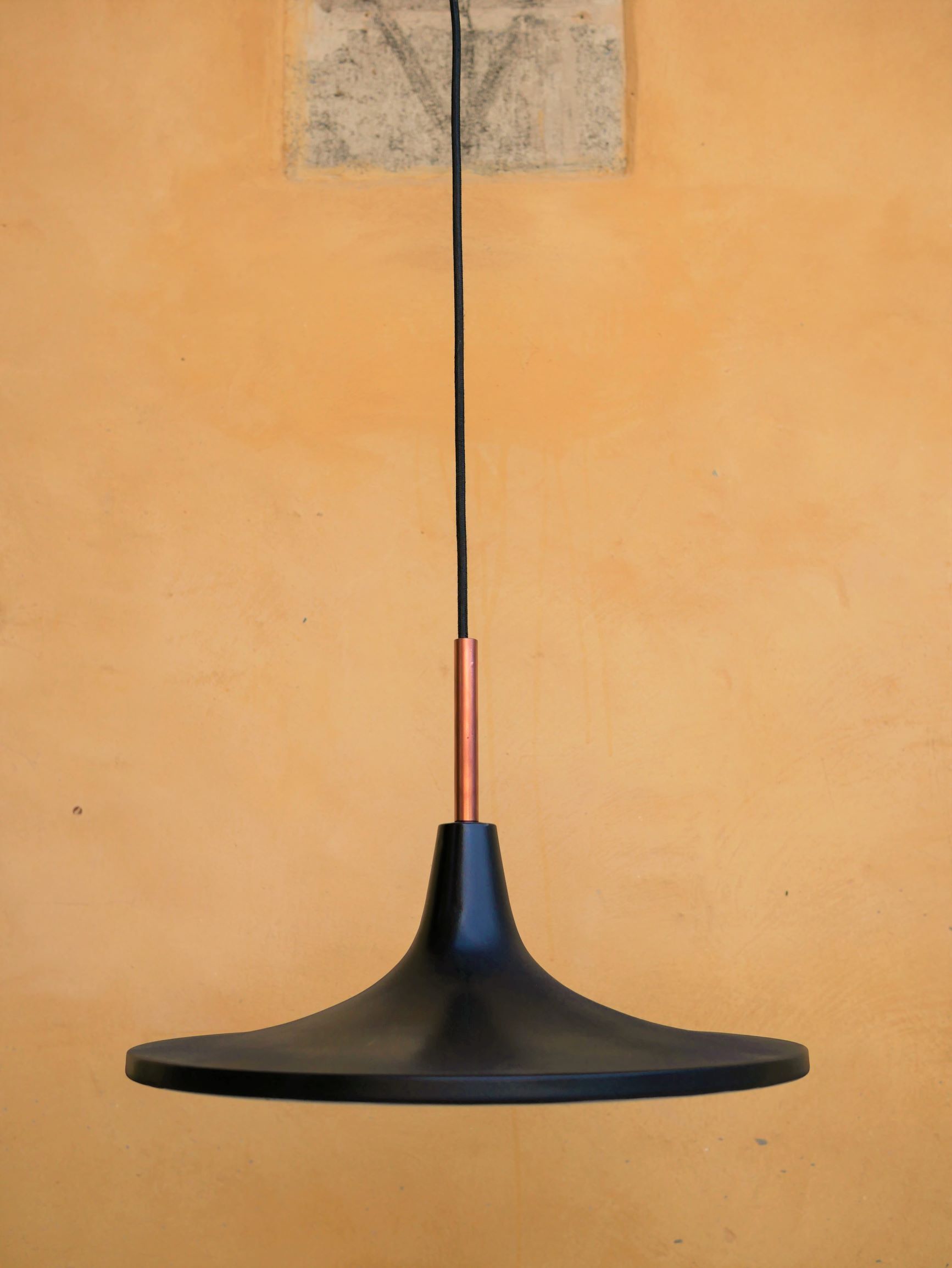 Vintage tulip hanging lamp in black metal and copper