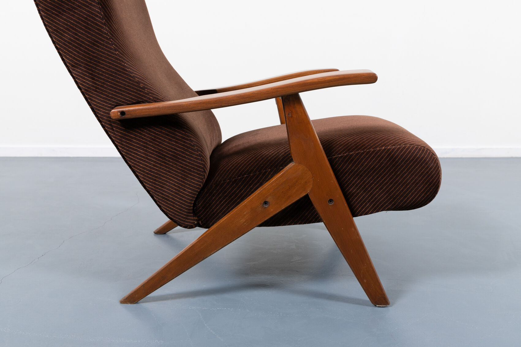 Italian reclining lounge chair by Antonio Gorgon
