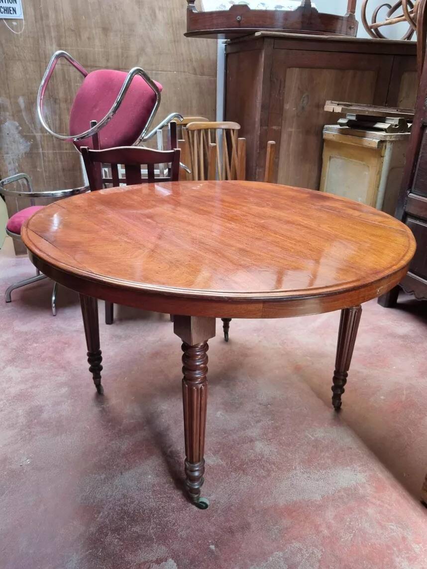 Round mahogany table - Early 20th century