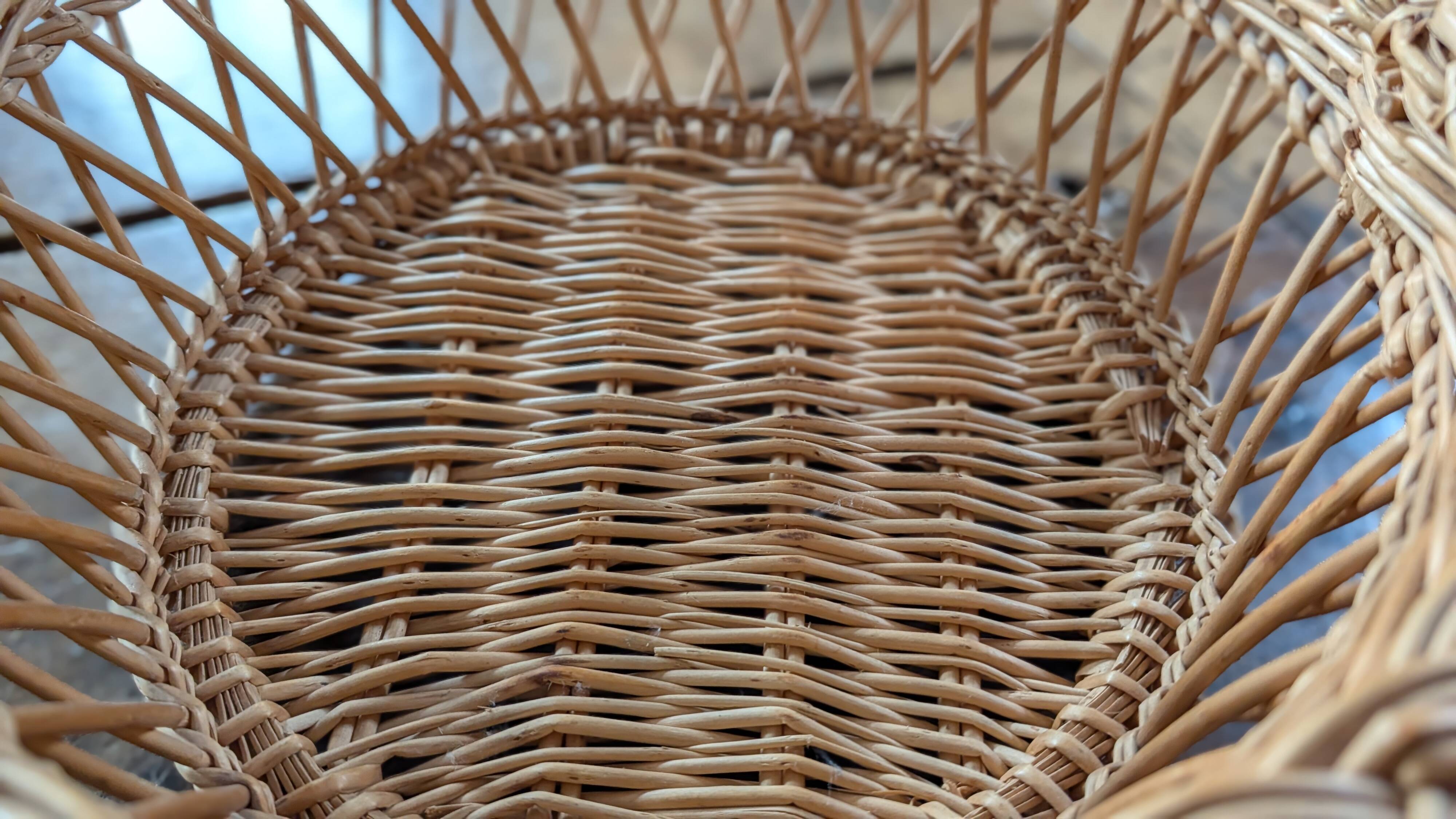 Vintage 1970s woven wicker basket with handle