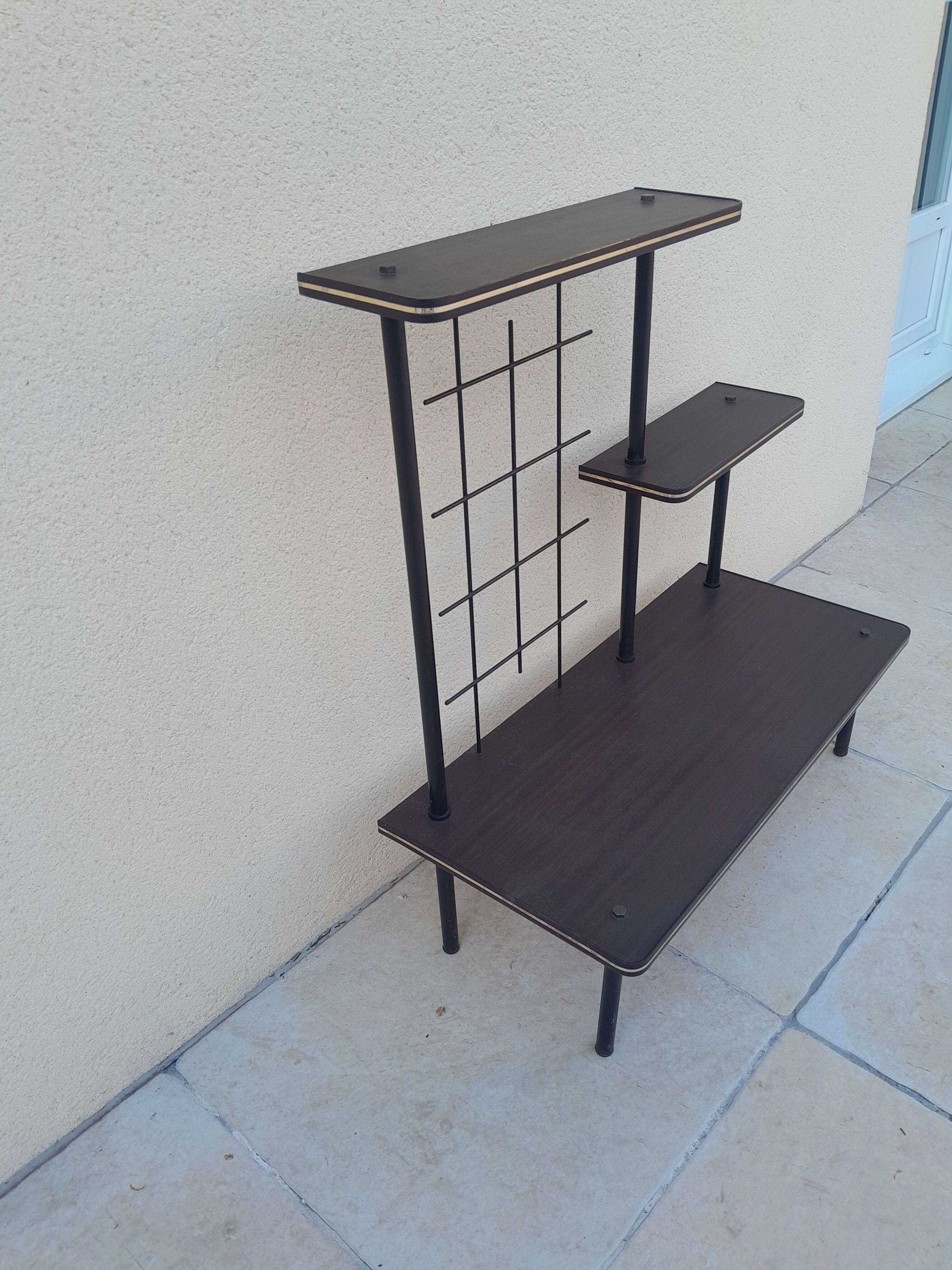 Table shelf plant holder