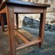 Table vintage en chêne français avec finition vernie d'origine