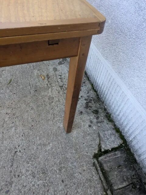 Extendable tables