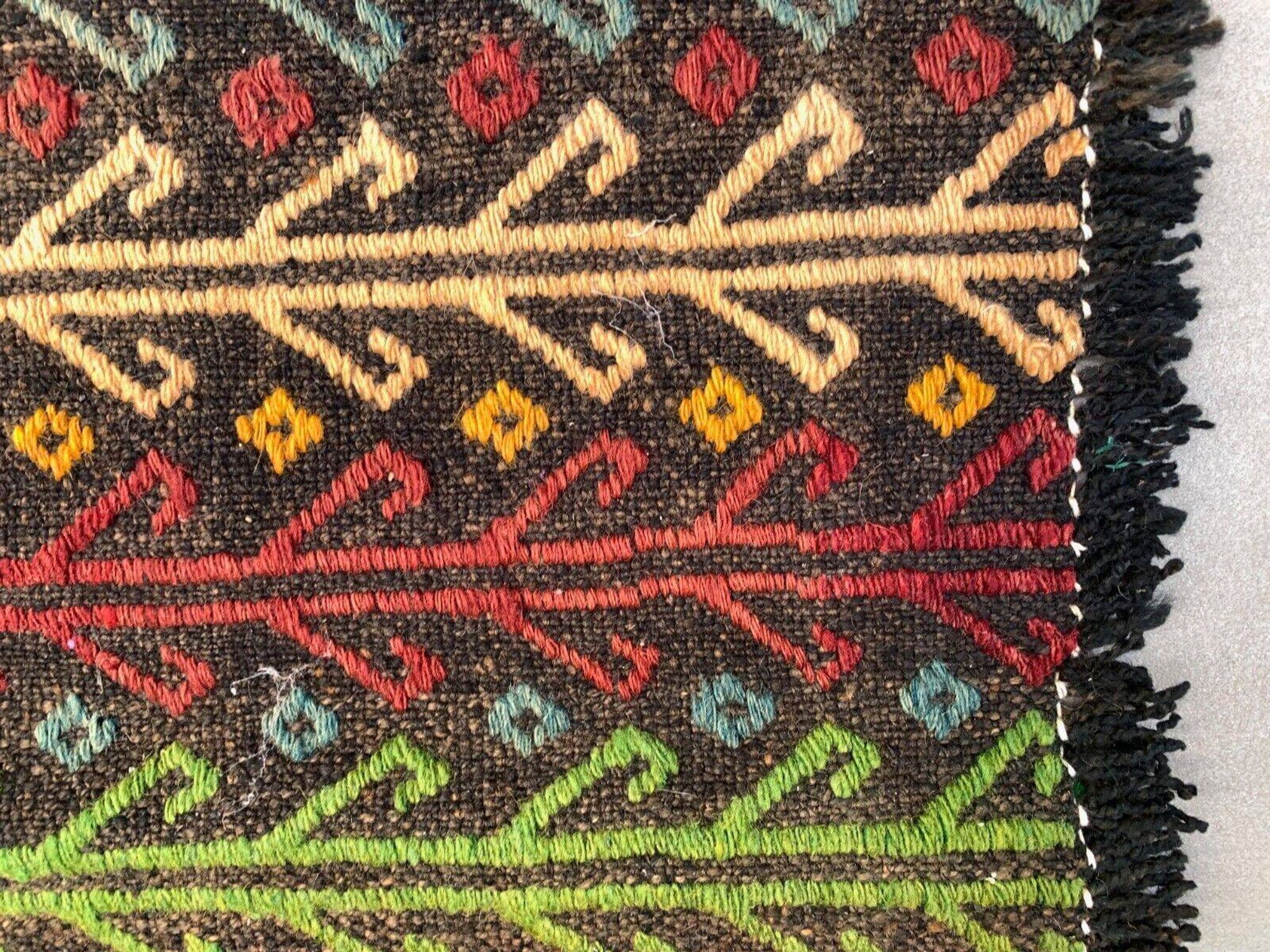 Old Turkish kilim runner 377x77 cm, shabby, vintage kelim red black 2492
