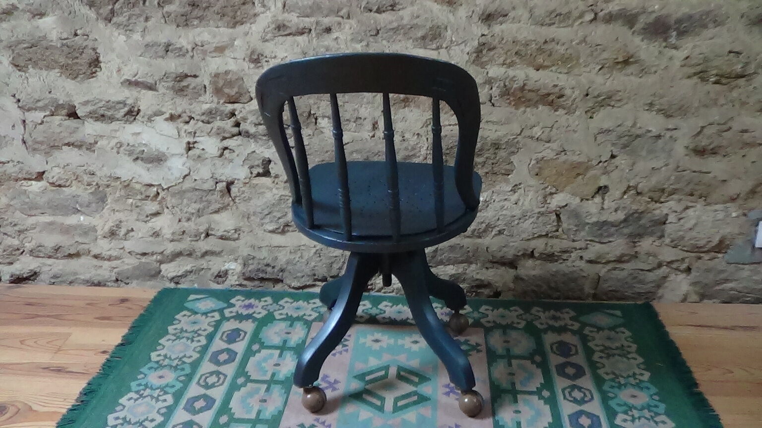 Swivel Office Chair.