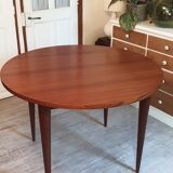 Extendable teak round table