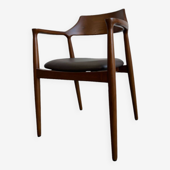 CURVED WOODEN DINING CHAIR WITH BROWN LEATHER SEAT