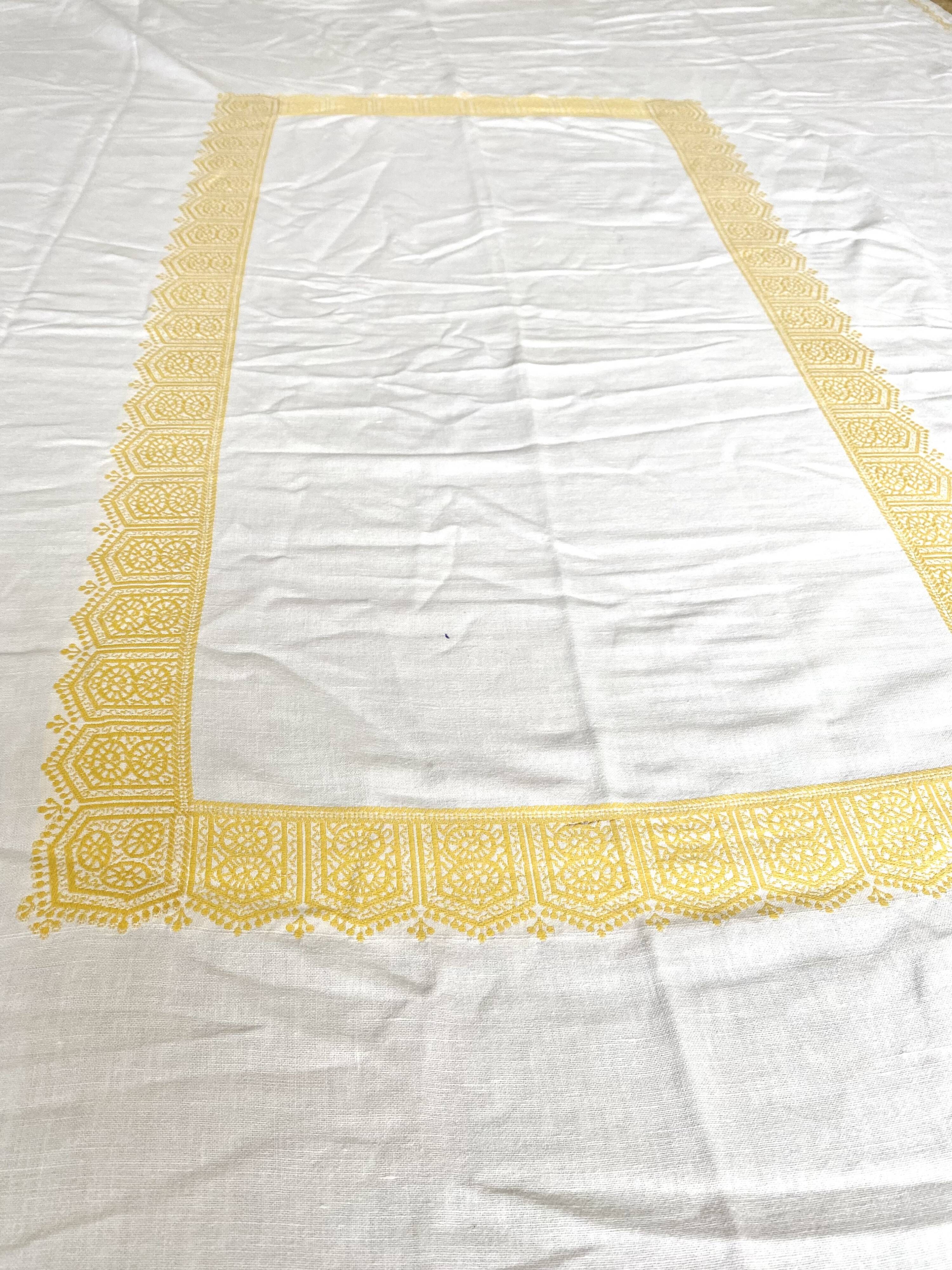 Vintage rectangular tablecloth 145 X 190 and assorted towels