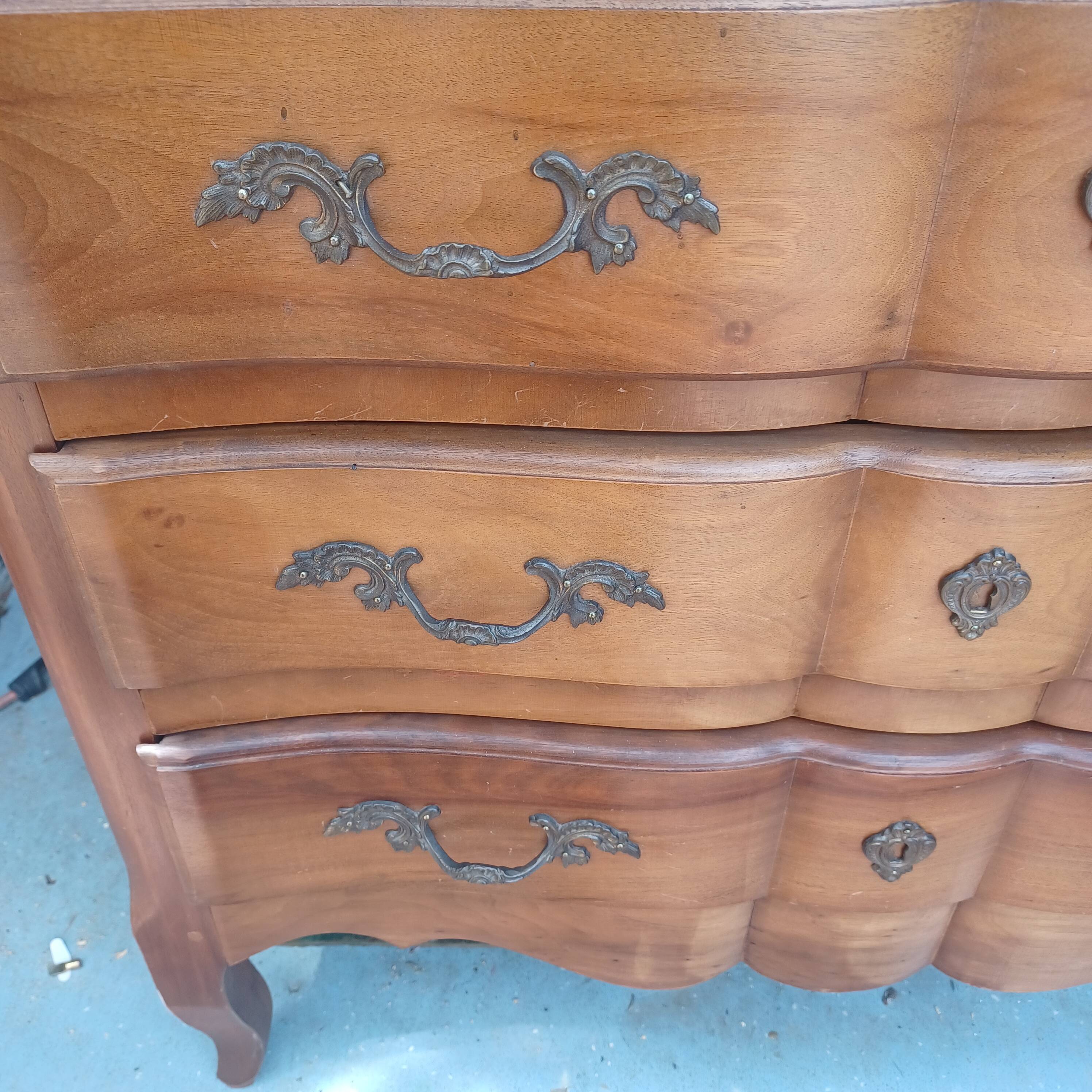 Commode arbalette