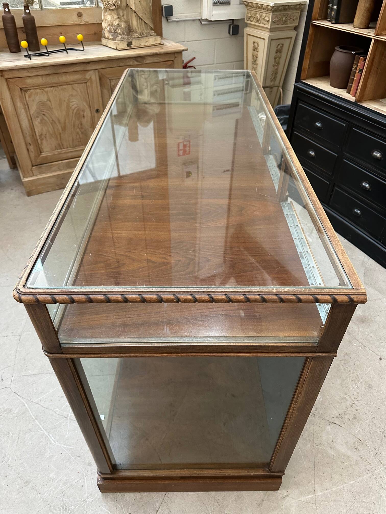 Early 20th century display counter