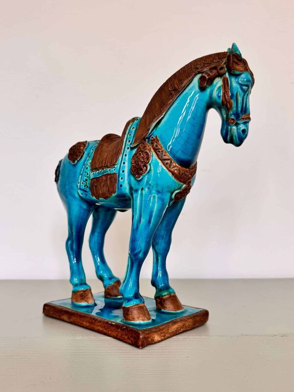 Sculpture d’un cheval Tang en faïence bleue turquoise