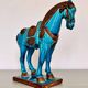 Sculpture d’un cheval Tang en faïence bleue turquoise