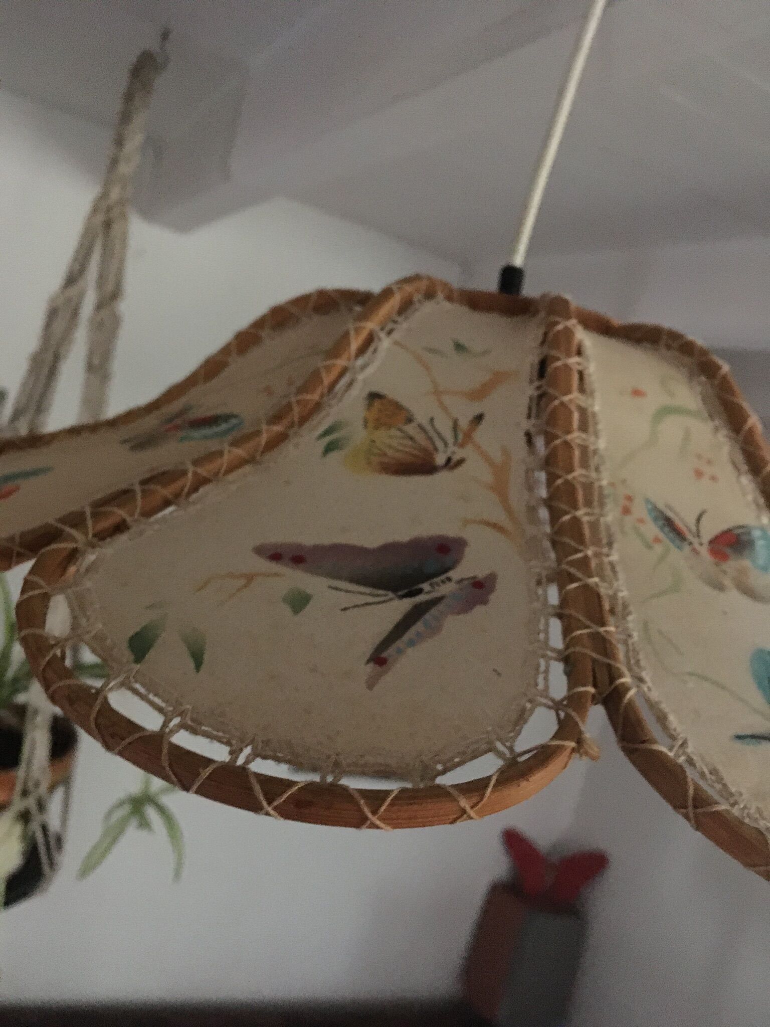 Suspension flower fabric and wood.