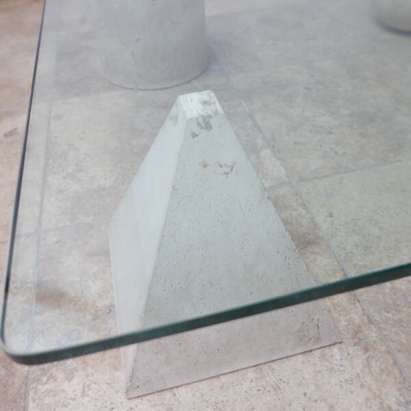 Table basse Géométrique Italienne En Travertin Du Milieu Du Siècle À La Manière De Massimo Et Lella Vignelli