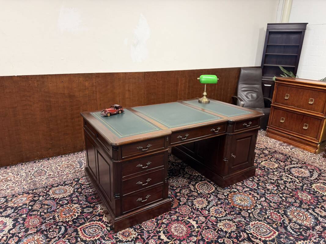 Classic English Partnerdesk Desk