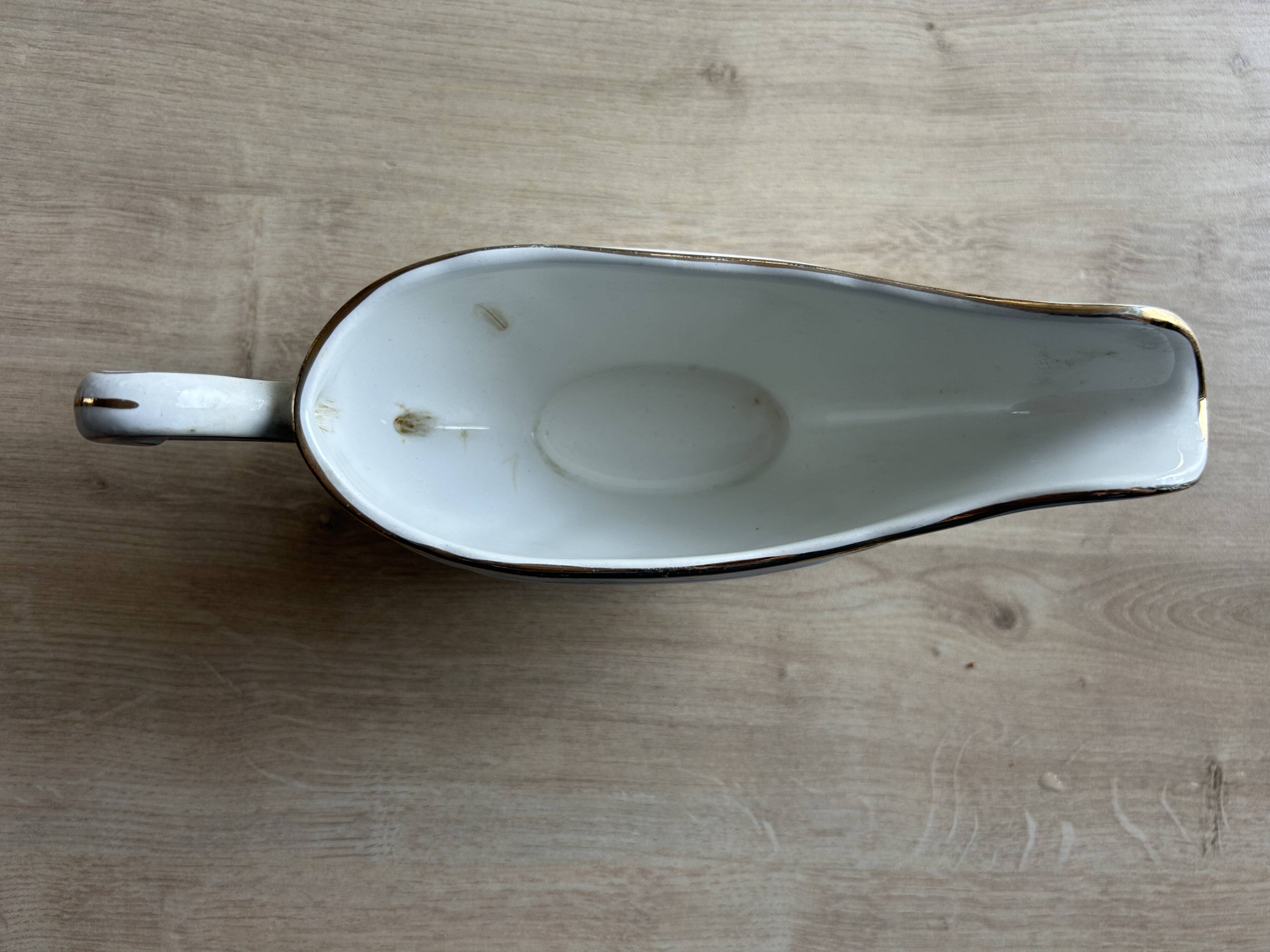 Vintage sauce boat L'Amandinoise 1080 with roses and gilding.