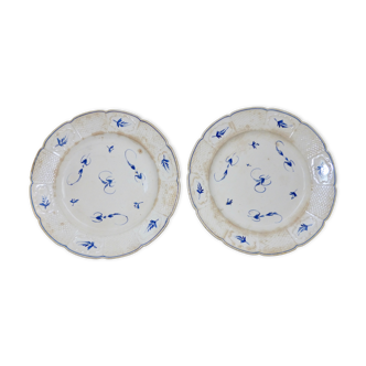 Pair of old chantilly plates (?) blue flower seedlings 18th probable